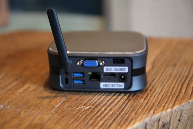 Azulle Byte Plus Mini PC Review (Avis de produit) 6 Azulle Byte Plus Mini PC - Ports arrière